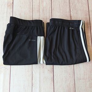 Pair of Adidas triple stripe training shorts sz S
